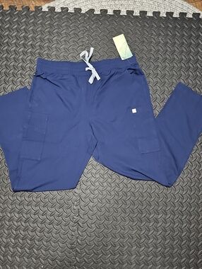 Women’s ReSurge Navy L Scrub Pants NWT, Utility Pockets